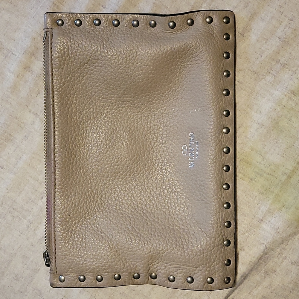 Valentino Garavani Rockstud Grainy Calfskin Pouch